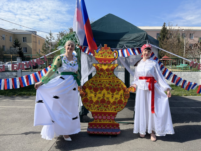 Национальный хоровод в "Берёзке" Национальный хоровод в "Берёзке".